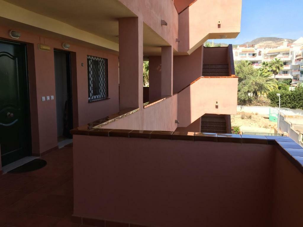Apartamento Con Piscina En *