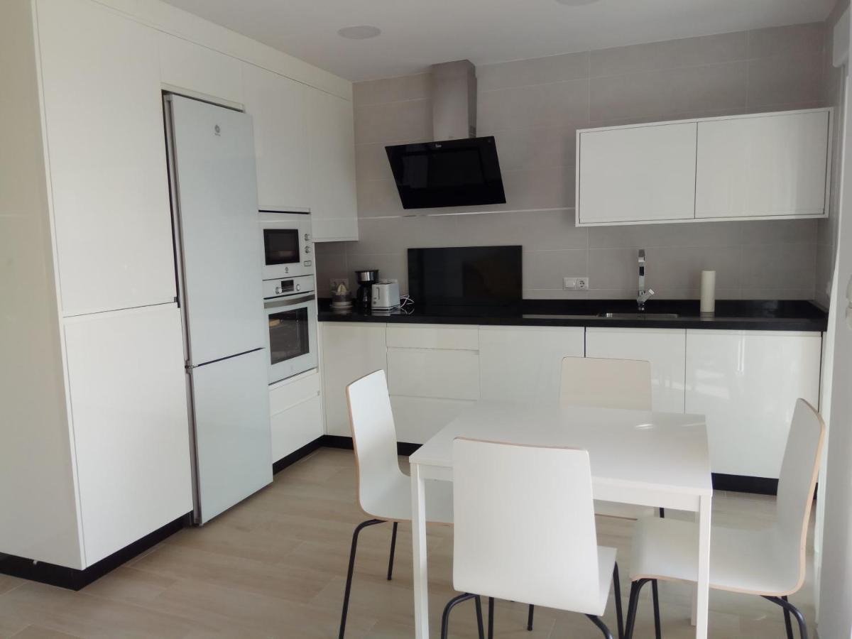 Esplendido Apartamento, Carihuela Edificio El Remo, Primera Linea *