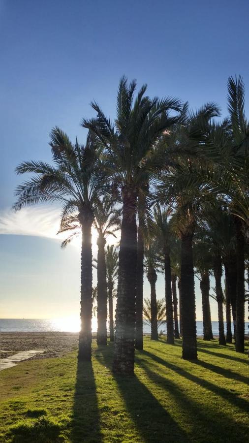 Esplendido Apartamento, Carihuela Edificio El Remo, Primera Linea Torremolinos