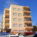Elizabeth Beach Apartment With Seaviews!