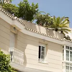 Apt Boutique - La Estrella