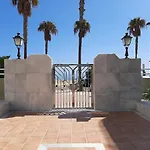 Apartamentos Lola Y Manuela En Primera Linea Playa Carihuela Con Excelente Terraza-Jardin De 80 M2 Frente Al Mar Con Aparcamiento Privado Ideal Para Descansar Oyendo Las Olas Del Mar