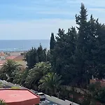 Apartamento tropical con piscina cerca de la playa