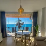 Vista al mar, wifi, terraza y piscina
