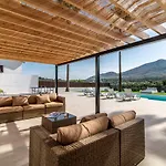 Palm Tree Villa - 5Bdr Paradise Pool / Chill Out Beds