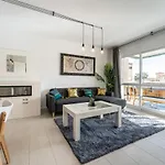 Sea View 2 Bedroom Apartment 2 Min Away From The Beach