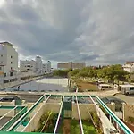 Tranquilo , Soleado Cerca De La Playa