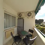 Tranquilo , Soleado Cerca De La Playa