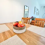 Bright Apartment With Terrace, Pool And Beach