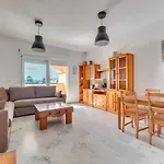 Well-Located & Nice Views 2Bdr Apt In Los Alamos