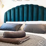 First Line , Cosy And Comfortable + Swimming Pool