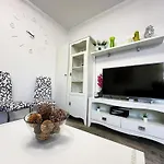 A8 - Apartamento En La Carihuela, 2 Dormitorios, Wifi, A 100 Metros De La Playa