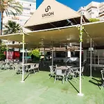 Magic Of The Ocean, Front Line Beach In Playamar-Parking, Sea Views, Pool, Tenis, Paddle, Wifi And Aircon