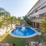 Hill apartment (6 pax) con piscina y padel