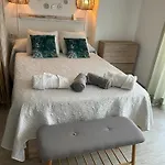 Apartamento Totalmente Reformado Con Piscina Y Jardines Al Lado De La Playa De La Carihuela