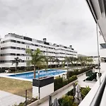 Beachside Escape With Parking And Pool Rems