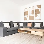 Beachside Escape With Parking And Pool Rems