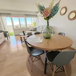 Modern & Bright Apartment With Balcony