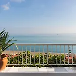 Apartment La Roca