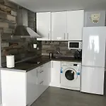 Estudio Moderno Con Jardin Privado