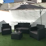 Estudio Moderno Con Jardin Privado