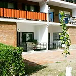 Monko Center, Garden & Pool O
