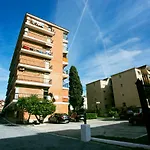 Monko Center, Garden & Pool O