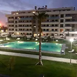 Playa Los Alamos, Descanso Y Ocio En Torremolinos