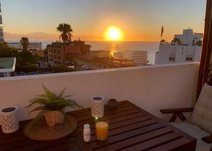 El Cortijuelo. Magnificent Triplex Terraced House With Rooftop Of 18M2, Overlooking The Sea. Parking