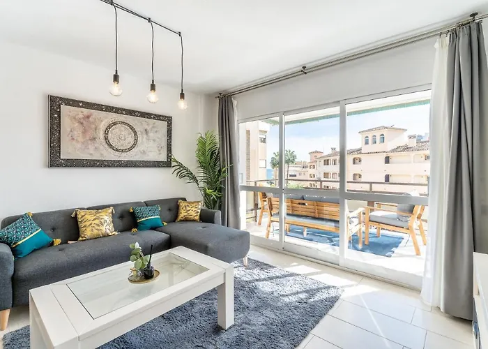 Sea View 2 Bedroom Apartment 2 Min Away From The Beach