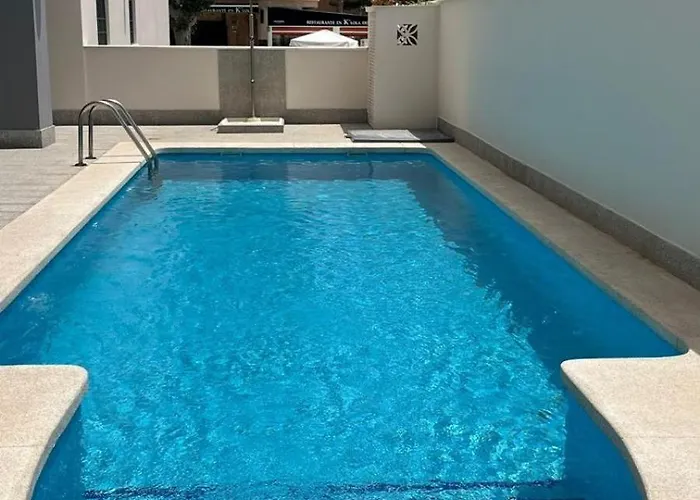 Apartamento A 30 Metro De La Playa Con Piscina Y Garaje En La Carihuela