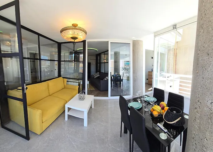 Crystal Elegance City Center Apartment With Seasonal Pool