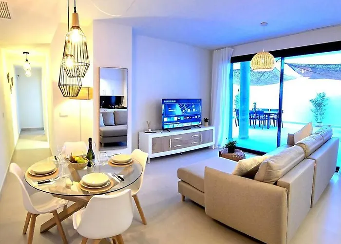 Samuel Luxury 2Bedroom Apartment, Large Patio, Free Wifi And Private Parking By Namaste Elite