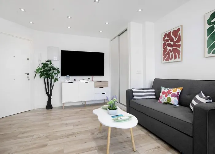 Sunny Apartment New In The Center