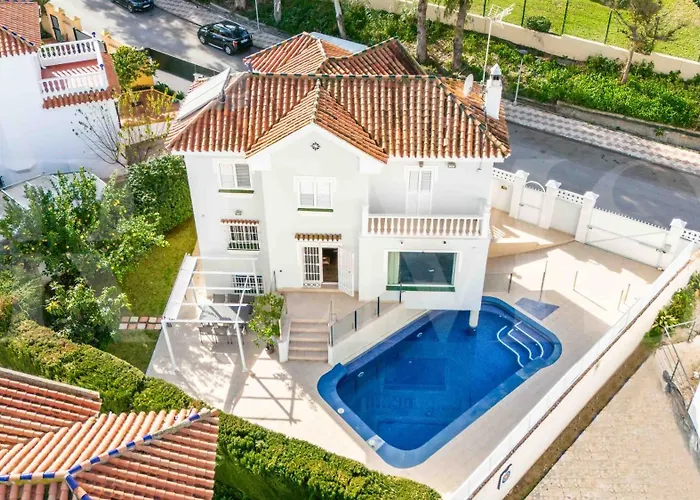 Full House With Pool, Bbq And Garden By Rems