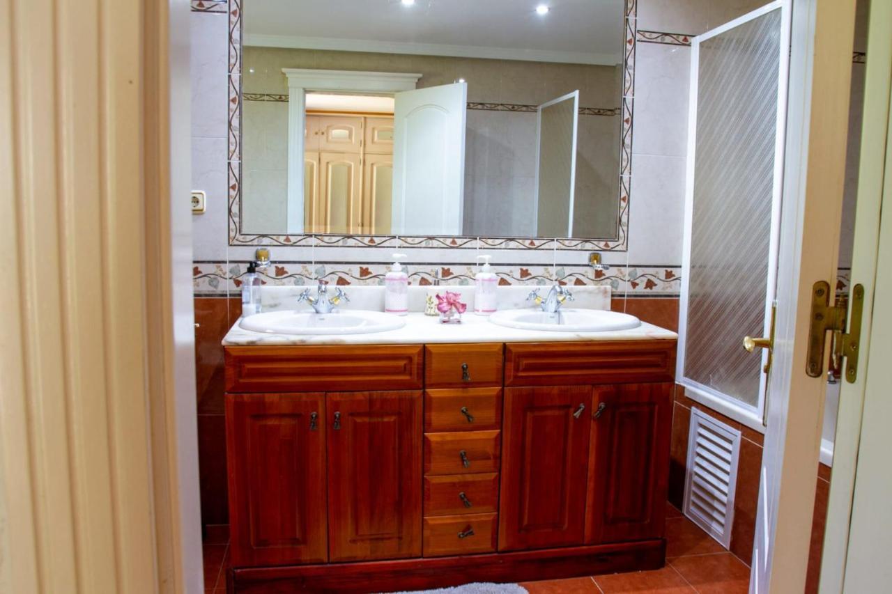 Fantastic 5 Mins Away From The By Easybnb *