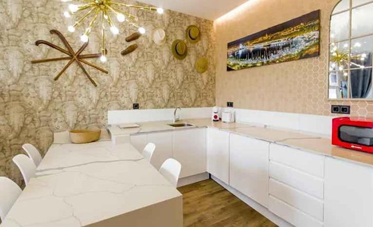 Apartment Lola Y Manuela: Beachfront Oasis With Sea-view Terrace *