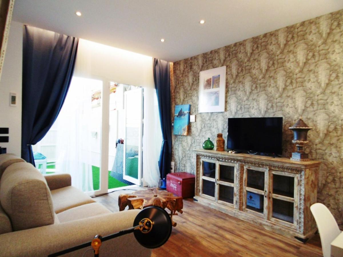Lola Y Manuela: Beachfront Oasis With Sea-view Terrace *