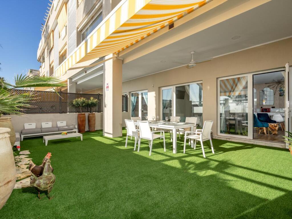 Lola Y Manuela: Beachfront Oasis With Sea-view Terrace
