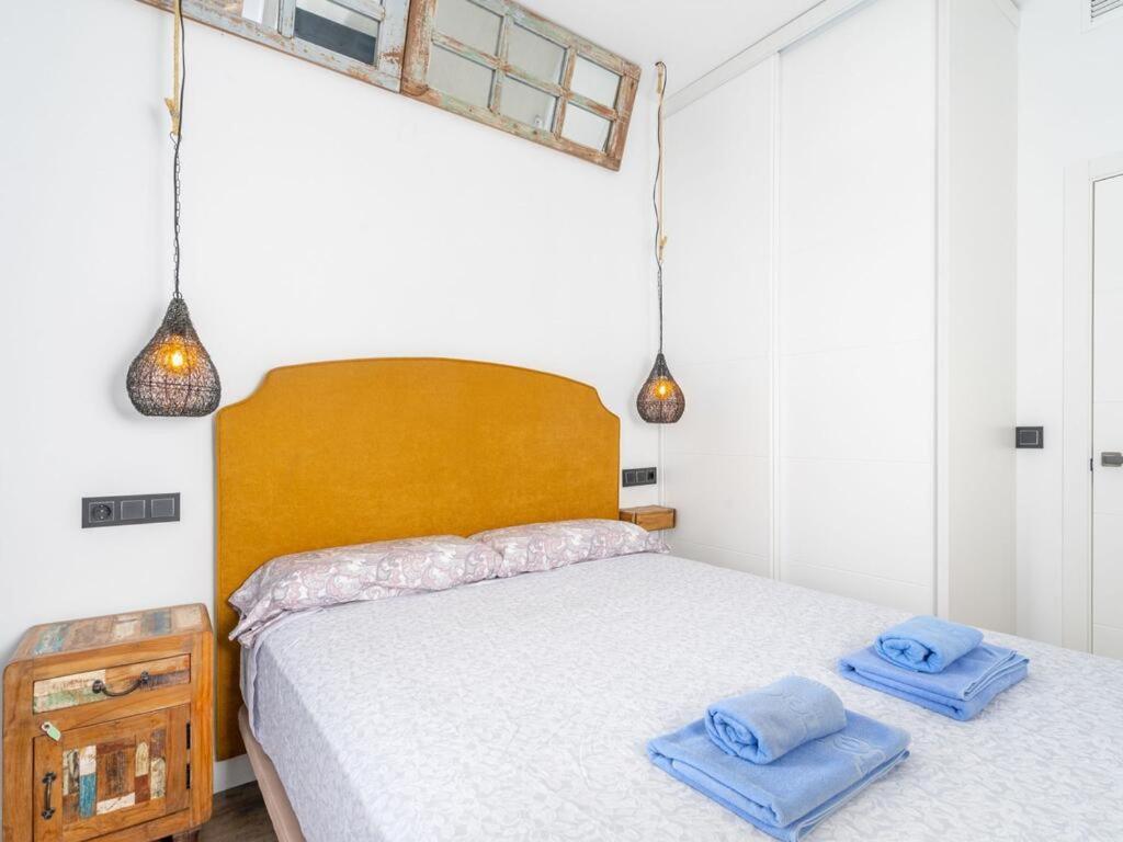 Apartment Lola Y Manuela: Beachfront Oasis With Sea-view Terrace Torremolinos