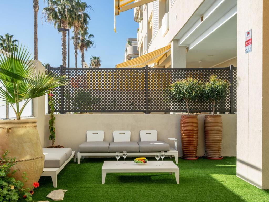 Lola Y Manuela: Beachfront Oasis With Sea-view Terrace *