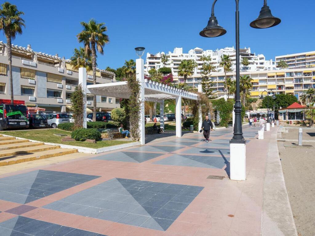 Lola Y Manuela: Beachfront Oasis With Sea-view Terrace * Torremolinos