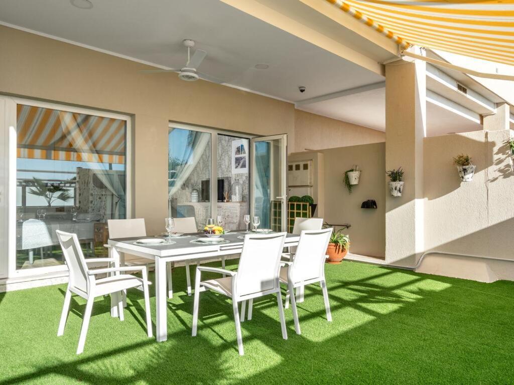 Lola Y Manuela: Beachfront Oasis With Sea-view Terrace *