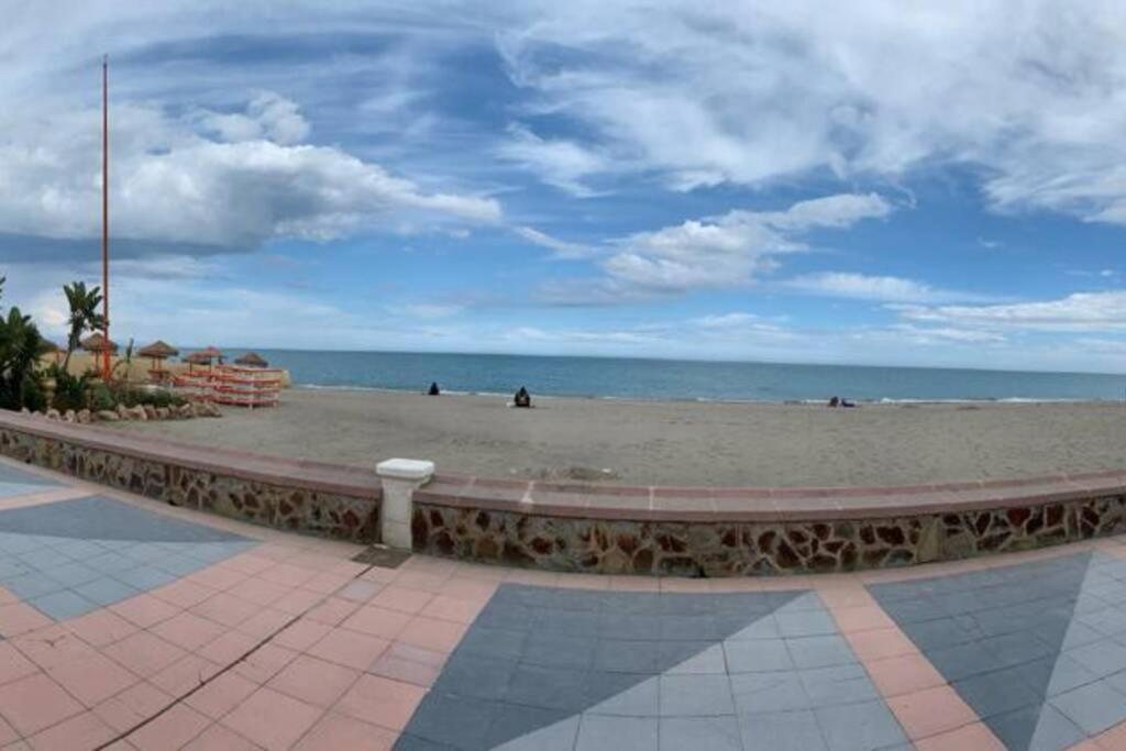 Paseo De La Carihuela Torremolinos