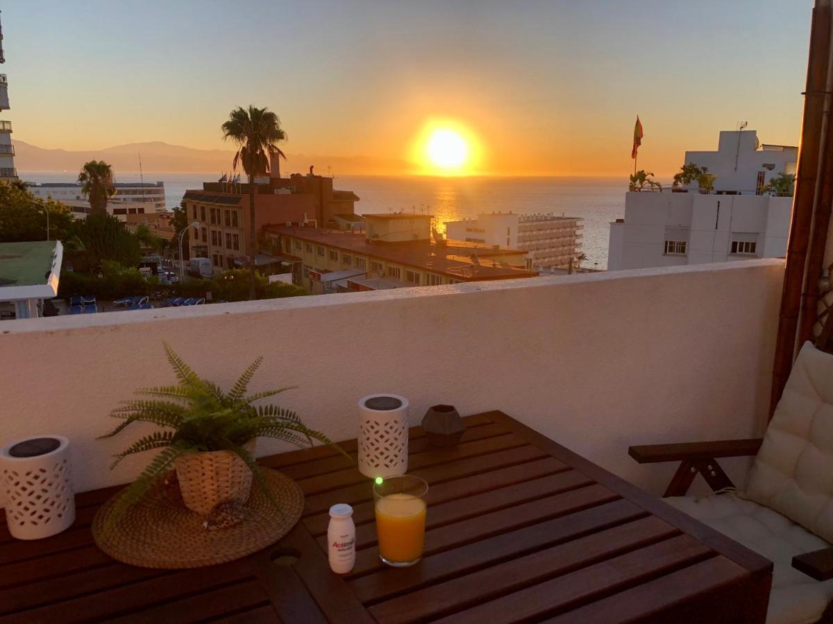 Vakantiehuis El Cortijuelo. Magnificent Triplex Terraced House With Rooftop Of 18m2, Overlooking The Sea. Parking Torremolinos