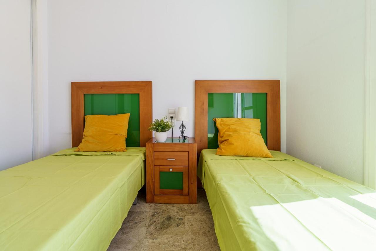 Malagasuite Bajondillo Pool Apartment *