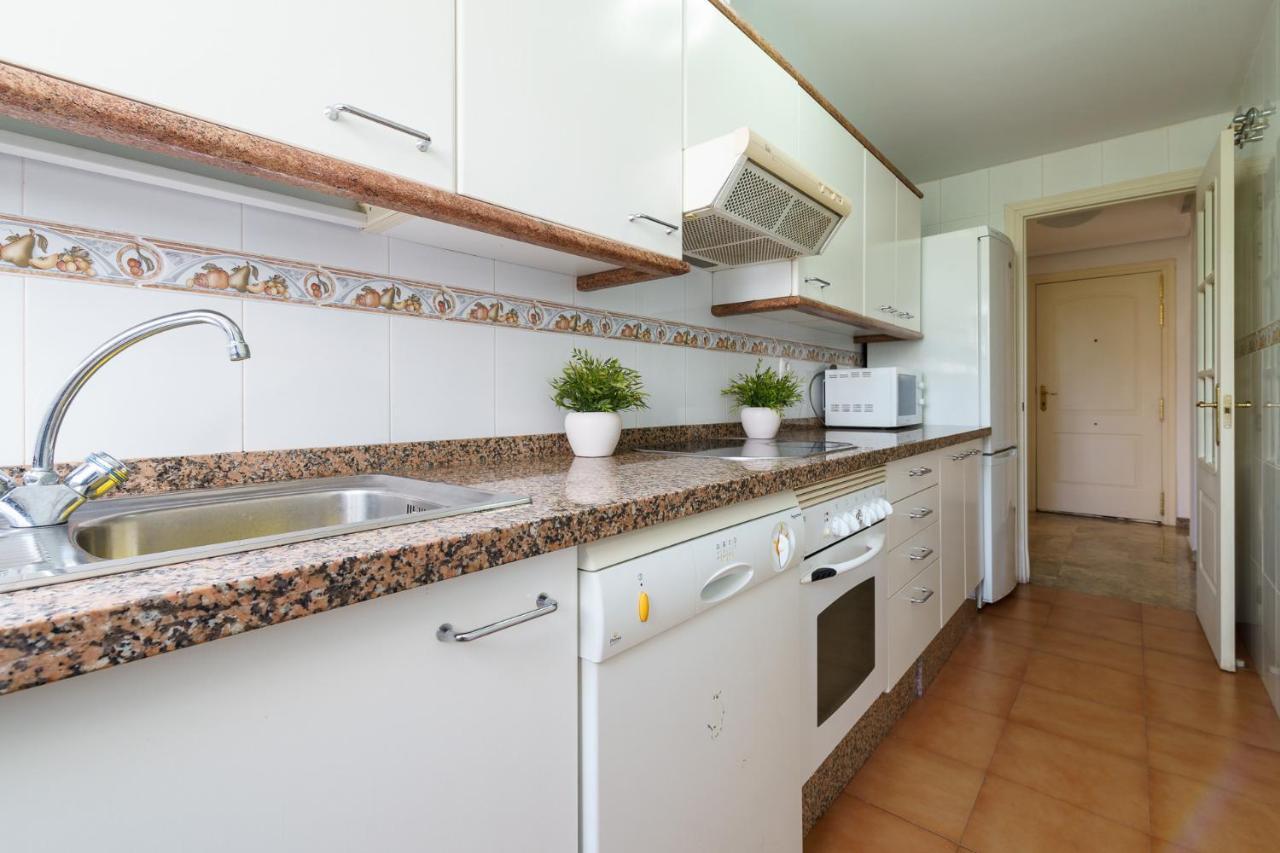 Malagasuite Bajondillo Pool Apartment