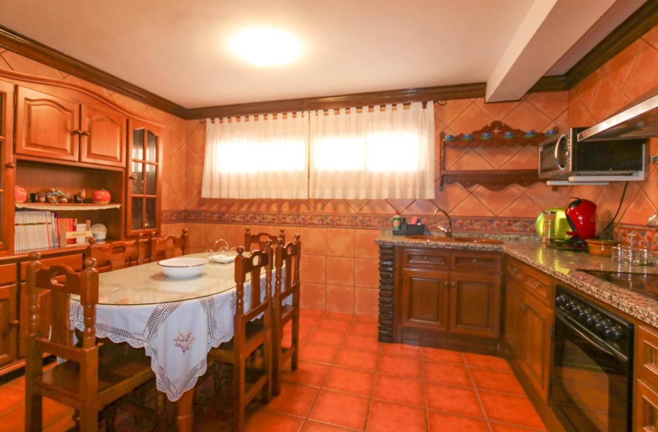 Tess Gorilla Villa