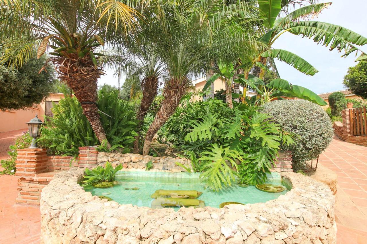 Tess Gorilla Villa