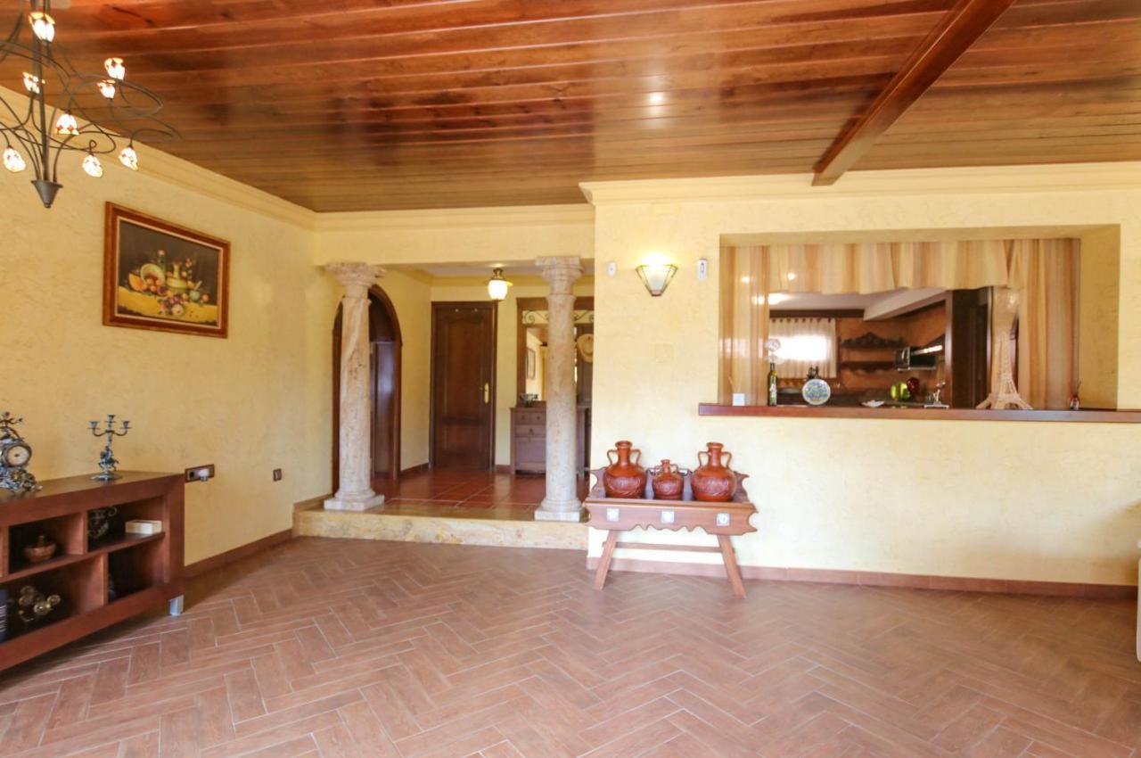 Villa Tess Gorilla *